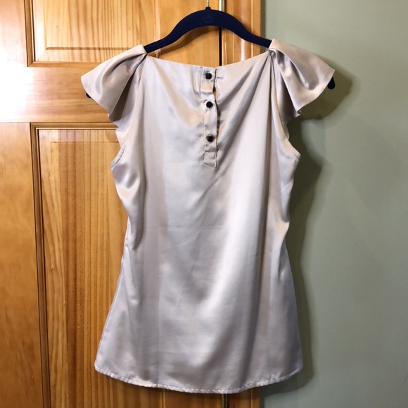 Banana Republic Champagne Ruffle Sleeve Blouse - Picture 2 of 4